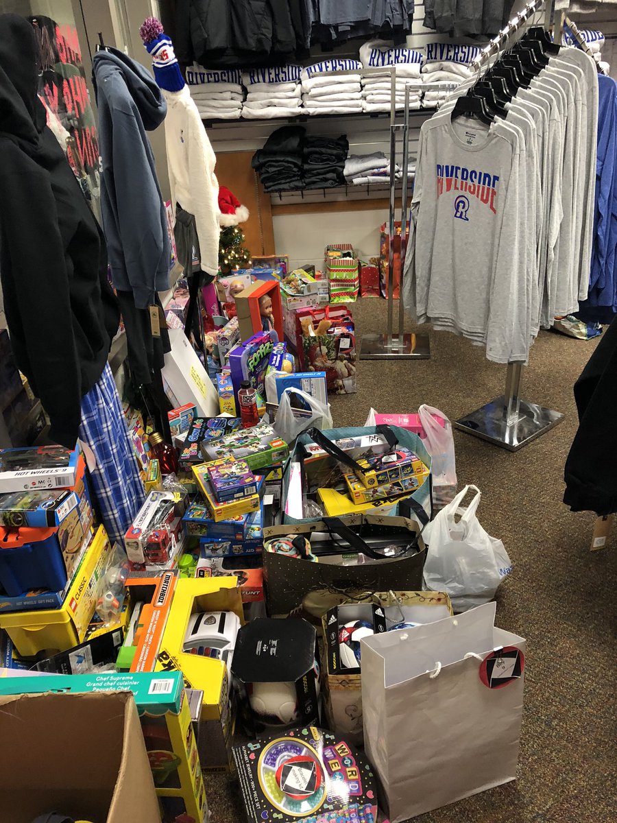 RVHS_ToyDrive's tweet photo. Riverside community, we can not thank you enough!! In total we have raised over 400 toys for the children! Now we NOSE who we made happy this year. https://t.co/JobBA1tJ19