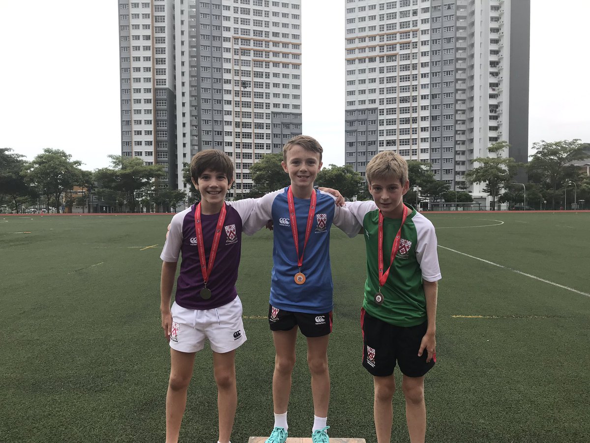 HeadDulwichSG's tweet photo. Perfect weather for the Y7/8 sports day. Great way to conclude the Michaelmas Term #DCSG #teamdulwich #shackleton #mandela #earhart #Lee https://t.co/EpXx1vio6R