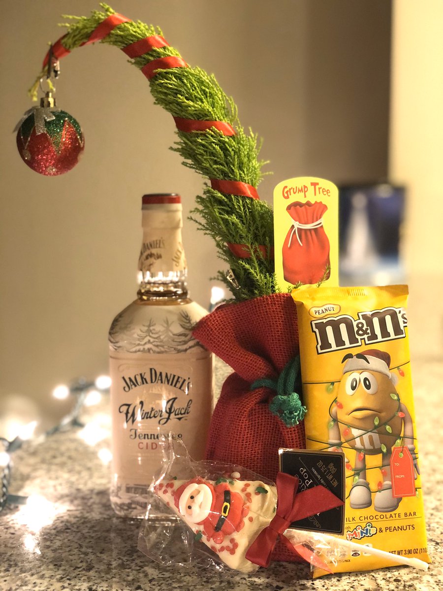 LilBrownieLive's tweet photo. Maybe Christmas he thought doesn’t come from a store. Maybe Christmas perhaps means a lil bit more. ❤️😍🎄 #GrumpTree #DrSuess #TheGrinch https://t.co/M8Hy71eOni