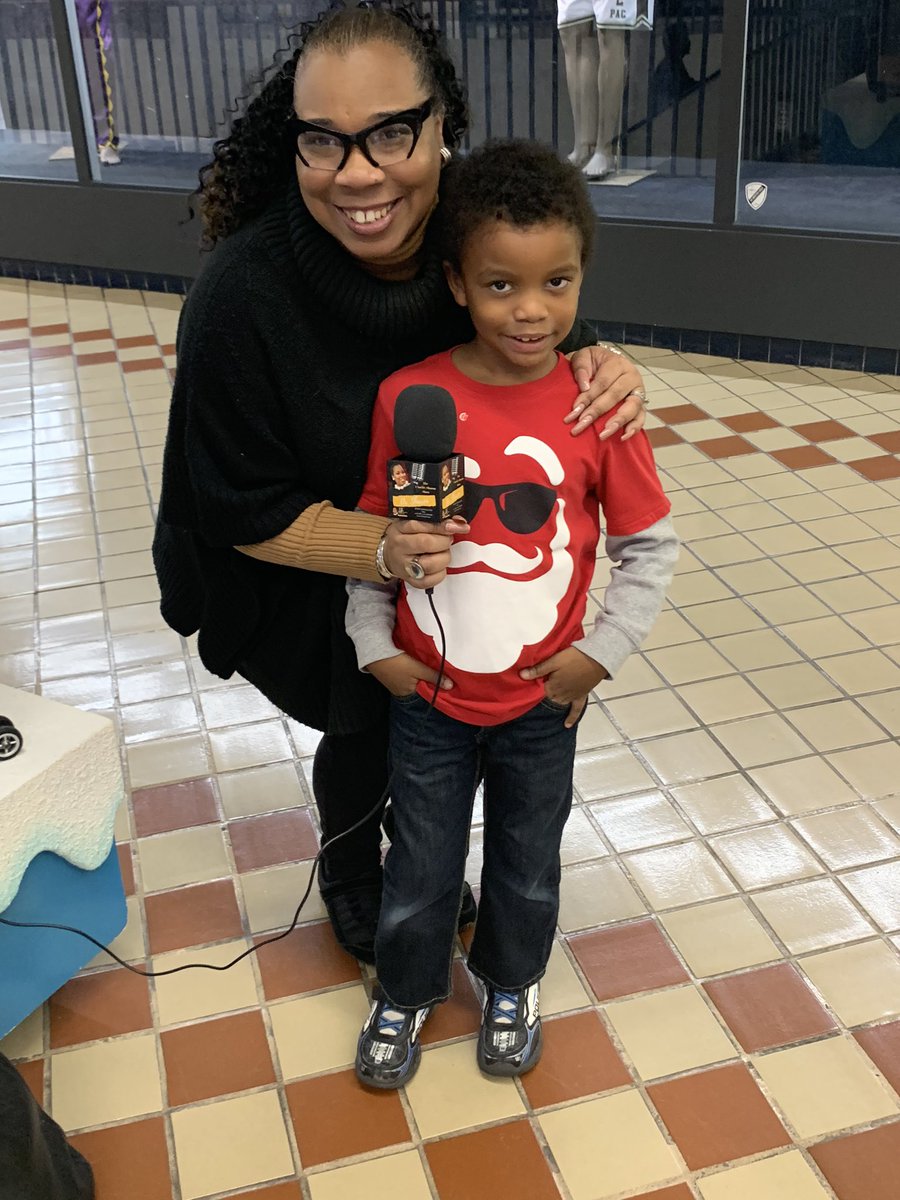 IversonHBB's tweet photo. Is that Santa’s helper interviewed by Dr. Sharon @IamDrSharon? 🤣🎅🏾❤️📚 https://t.co/VEPLkLJALh