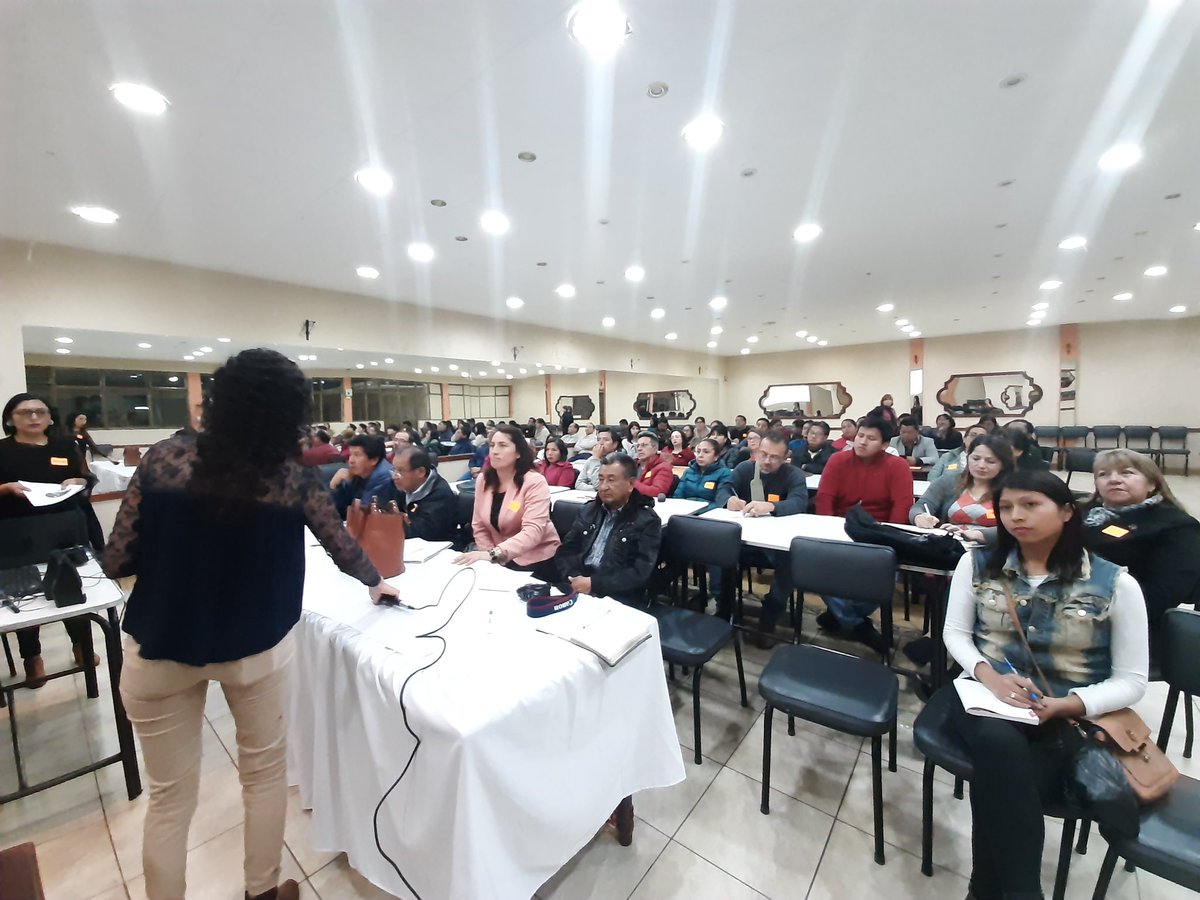 Con <a href="/goberazuay/">Gobernación del Azuay</a> iniciamos en #Cuenca la escuela de formación ciudadana con líderes de barrios, dirigentes sociales y comunitarios para fortalecer sus capacidades políticas y conocimientos en torno a derechos, participación y fortalecimiento organizativo. 
#GobiernoEnTerritorio