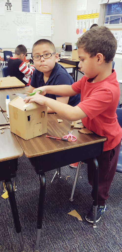catalinavg88's tweet photo. Stem-tastic day in room 113! Designing and building houses with boxes🤓 #risdacademy #RISDGreatness #allthingsfun #stem4all https://t.co/3MyZG6hQgN