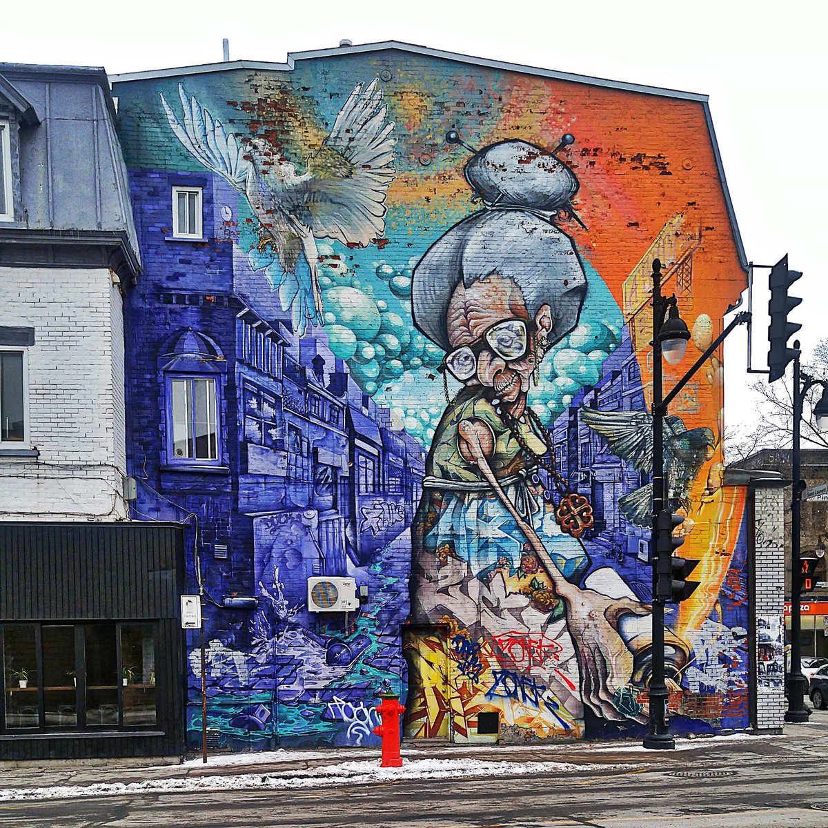 So many buildings like this in Old Montreal, every city should be like this. #StreetArt #murals #streetmural #Montreal #OldMontreal #outforawalk #foundonthestreet
