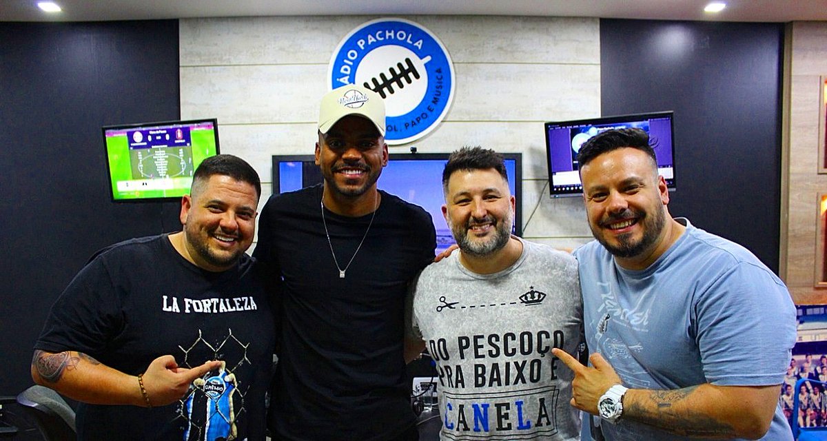 Rádio Pachola (@radiopachola) on Twitter photo Resenha monstra com este guri gente fina e muito humilde! Valeu pela presença e pela moral com o nosso trampo, Léo!
É us guri! Tmj 👊🏾🇪🇪
📷 <a href="/Passarinho95/">Giovane Gonçalves Santayana</a> Resenha monstra com este guri gente fina e muito humilde! Valeu pela presença e pela moral com o nosso trampo, Léo!
É us guri! Tmj 👊🏾🇪🇪
📷 <a href="/Passarinho95/">Giovane Gonçalves Santayana</a>