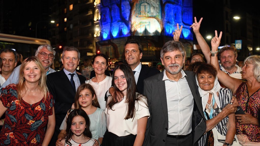 SergioMassa's tweet photo. Emocionante celebración de la democracia en la Confitería @DelMolinoOk, a 22 años de su cierre.
Fue un placer compartirlo con @monzoemilio. Su trabajo por construir un Congreso más democrático es un legado que la sociedad y la política recordarán siempre.
#MayoríaArgentina♥️🇦🇷 https://t.co/J4lDdODVHj