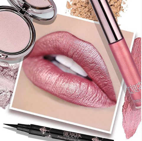 Sleigh away this holiday szn with Girlactik😍‼️ Which one of our must-haves would you use to style your lewk with?bit.ly/2P5junF