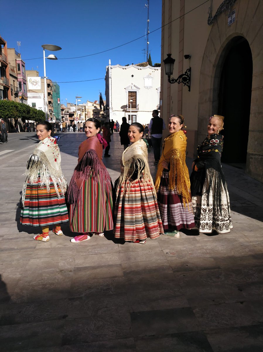 LaCarraspera's tweet photo. Ahir vam estar a Alginet en les danses de la Puríssima, i ho vam passar d'allò més bé! Vos deixem aquí un parell de fotos, però si en voleu veure més, passeu-vos pel nostre Facebook o Instagram 😉 https://t.co/H1wPLr8EWn