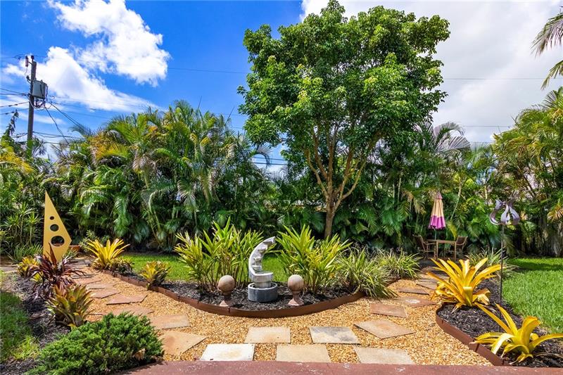 Wilton Manors area renovated 3/2.

Message me for info, homes for sale, your home's value or search homes at [read.n-play.com/gateway/homese…]
