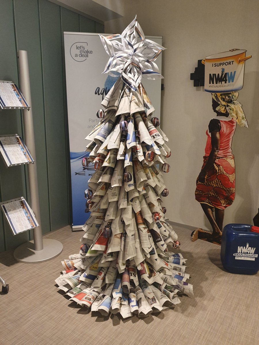 RocioPM81's tweet photo. A Christmas without a tree is not a Xmas but... nobody said it must be a real tree!!!
Here in #PuebloQuinta we have a #plasticfree Christmas and we 💛 our tree!!!🎄♻️🎄
#DiamondRecyclingXmas #DiamondGoGreen #DiamondCareers #LifeatDiamond https://t.co/jbfoCau6dm