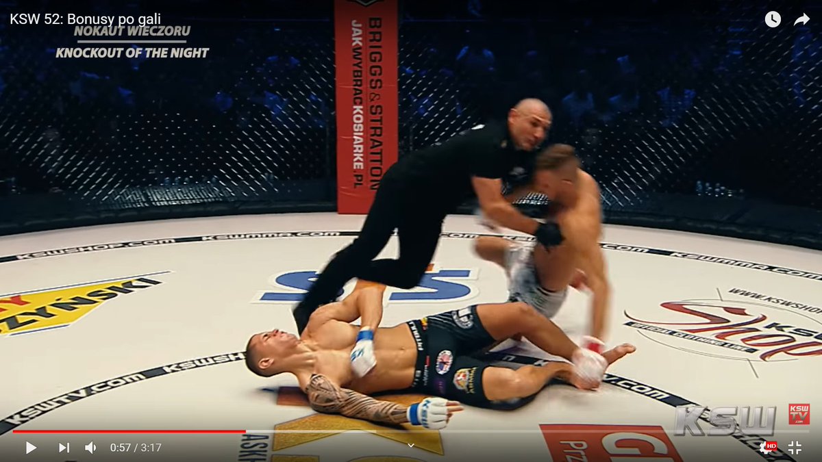 topboxingPL's tweet photo. Wjazd sędziego Brondera zdecydowanie powinien znaleźć się w TOP 10 akcji #KSW52 https://t.co/epVjCCKqlI
