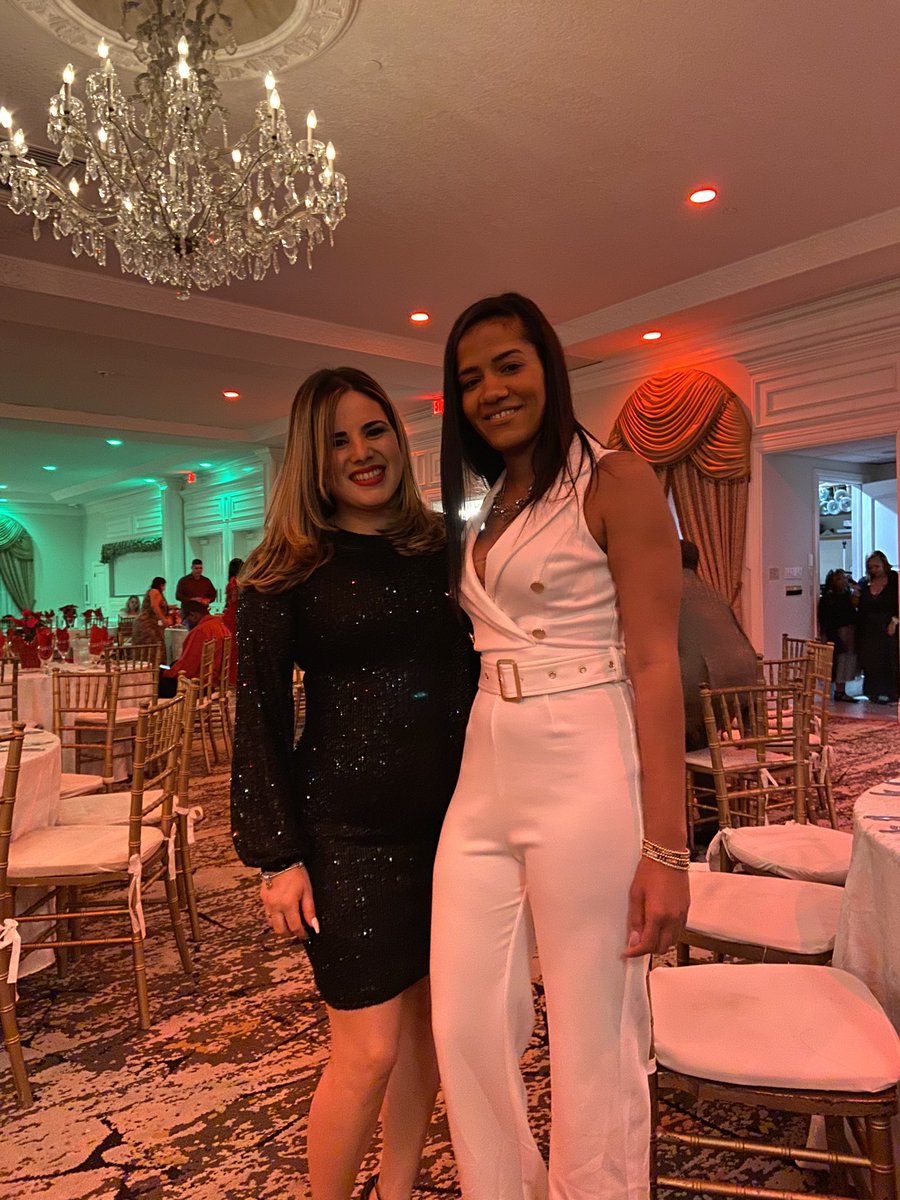 Leyanis_HD's tweet photo. Having a great time during our 2019 Christmas Party !! #Store0277 @marisolmunoz123 @carlitizo https://t.co/ZOGYYFUyd7