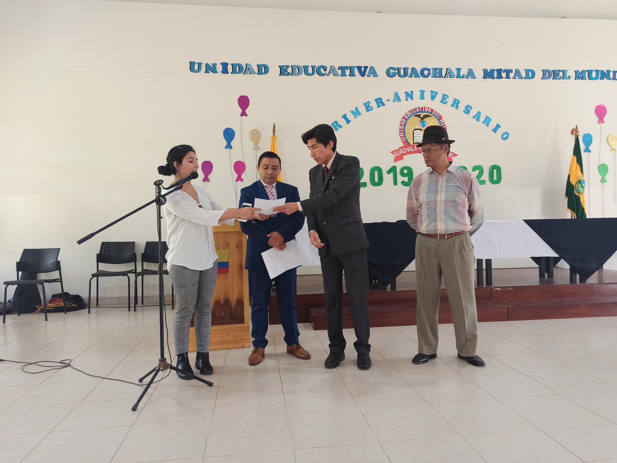 EducacionZ2_Ec's tweet photo. HOY I El Coordinador de @EducacionZ2_Ec @Ferchomr79 mantuvo una reunión con los docentes de la U.E Guachalá para la designación del nuevo Rector Santiago Villarreal y el agradecimiento hacia la Rectora Lourdes López quien estuvo a cargo. #SomosEducaciónEc. https://t.co/X5JJ9y9HU5