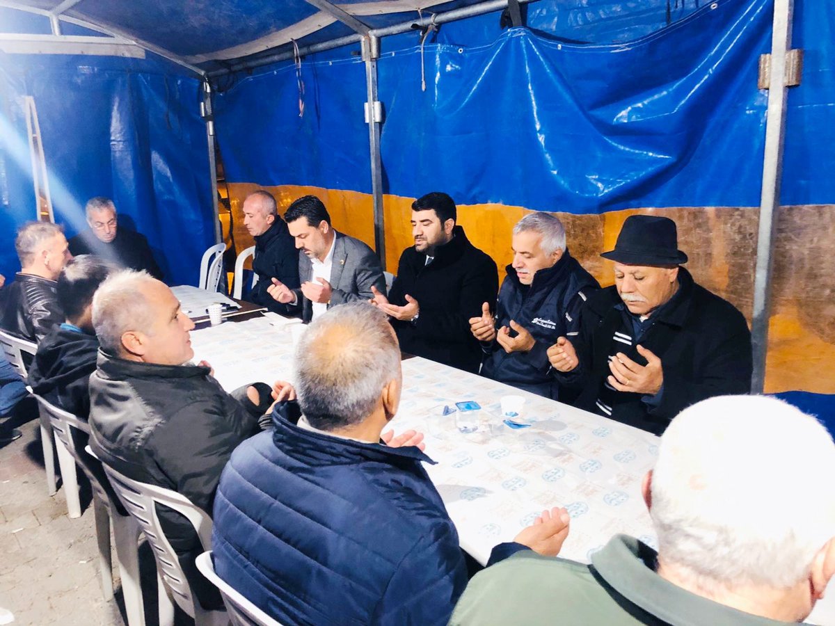 #Cumhuriyet Mahallemizdeyiz...

Trafik kazasında vefat eden Astsubay Mustafa Soner için ailesine taziye ziyaretinde bulunduk. Allah rahmet eylesin, mekanı cennet olsun. Ailesine ve tüm sevenlerine sabır diliyoruz.
<a href="/omerrcelik/">Ömer Çelik</a> <a href="/jsarieroglu/">Jülide Sarıeroğlu 🇹🇷</a>  <a href="/Tamer_Dagli/">Tamer Dağlı 🇹🇷</a> <a href="/MSErdinc/">Mehmet Şükrü ERDİNÇ</a>  <a href="/abdullahdogru01/">Abdullah Doğru</a>