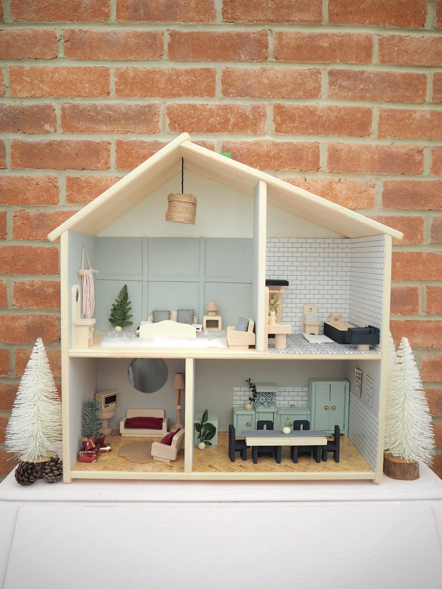 dovecottageblog's tweet photo. Finally done with my xmas pressy for the toddler! 🏠💪🏻 I transformed a £25 @IKEAUK dollhouse into my dream home 😍 Can you believe that lampshade used to be the lid of a bottle of bubble bath?! 🙈😂 DIY tutorial &amp; video here: https://t.co/O9y16G4obP #ikeahack https://t.co/kxQDnKIpte