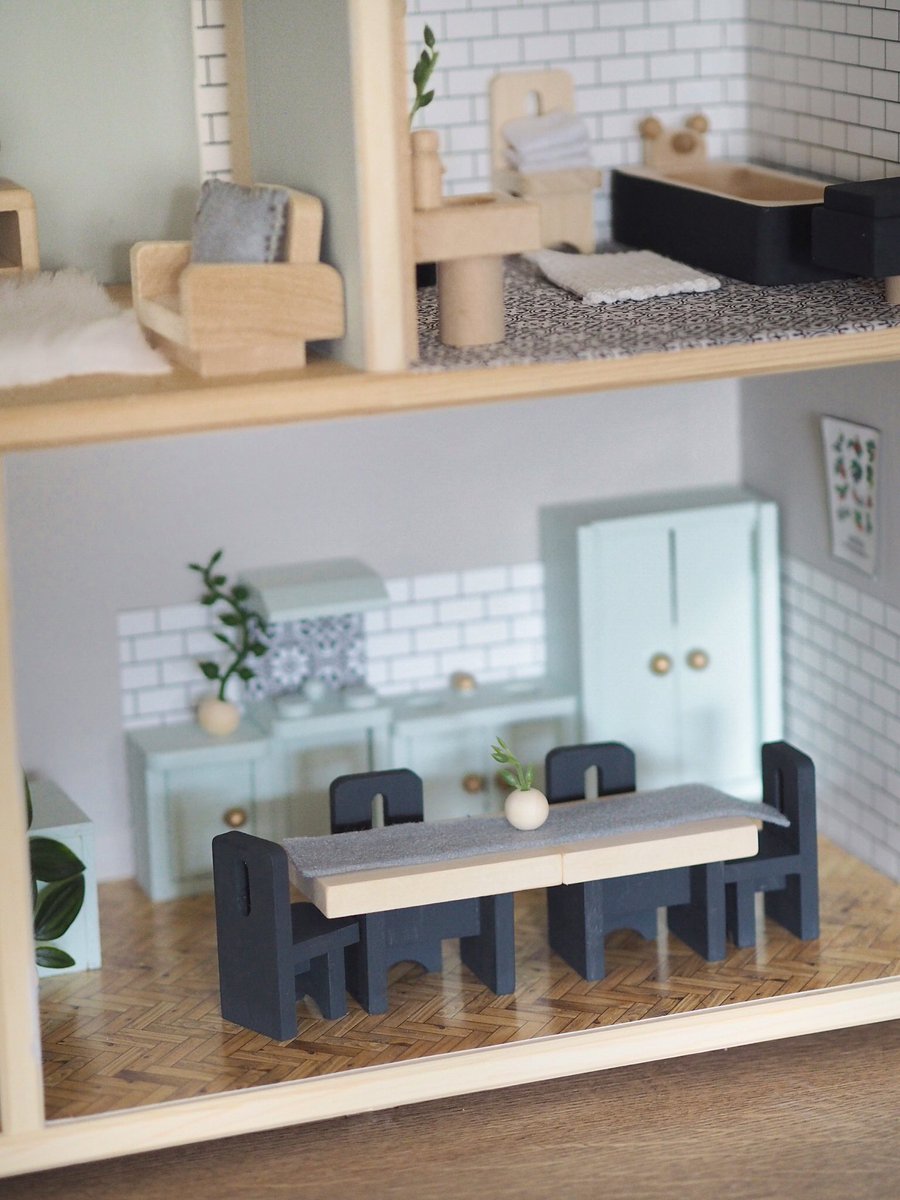 Finally done with my xmas pressy for the toddler! 🏠💪🏻 I transformed a £25 <a href="/IKEAUK/">IKEA UK</a> dollhouse into my dream home 😍 Can you believe that lampshade used to be the lid of a bottle of bubble bath?! 🙈😂 DIY tutorial &amp; video here: bit.ly/2saaqVx #ikeahack