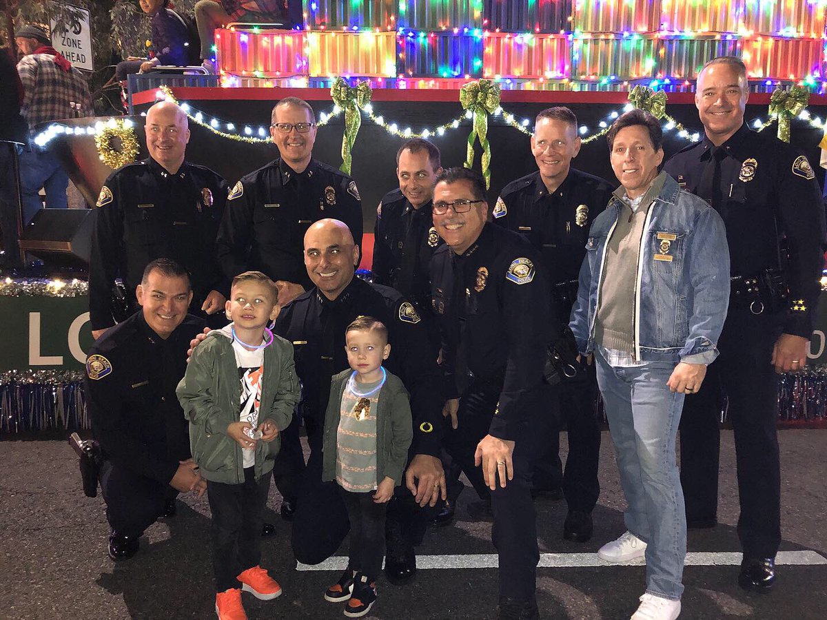 LBPD's tweet image. It takes a village 🎄🚔🎅  Some of us walked the #BelmontShore Christmas Parade, some of us did some recruiting, and some us protected the route so you can enjoy all the holiday cheer our City has to offer! #LBPDCares #JoinLBPD #LBPD #LongBeach