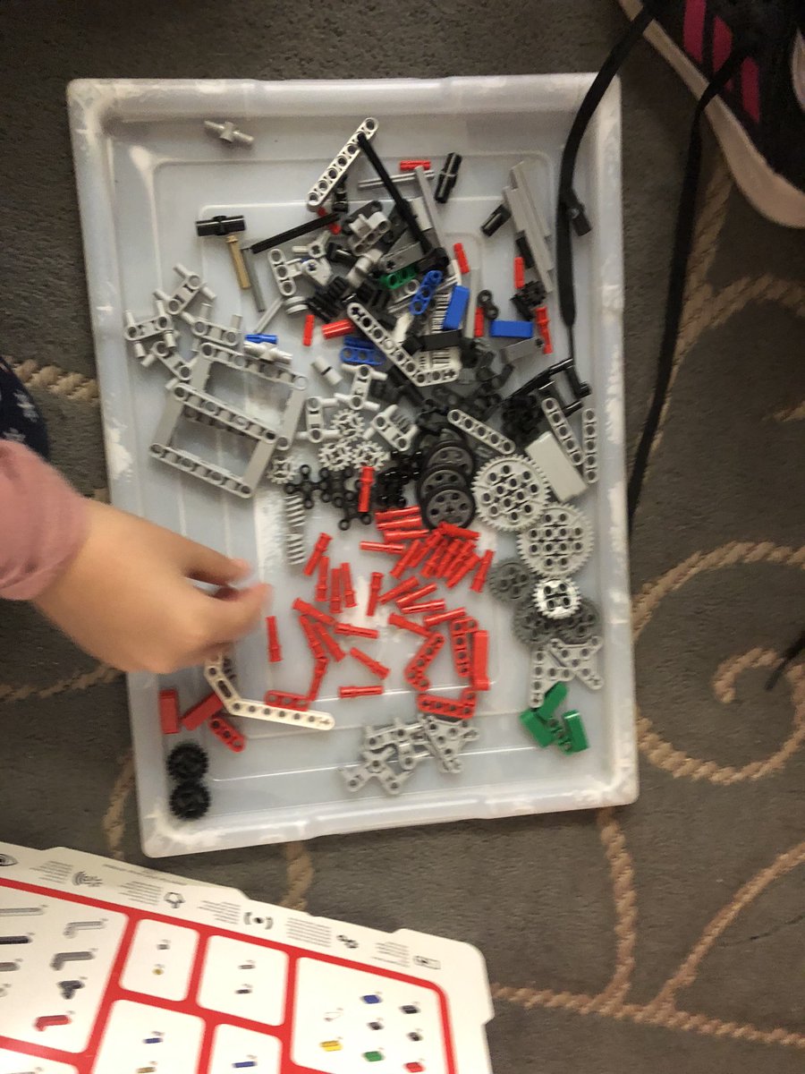CMarshallClass's tweet photo. The beginning of Robot work, organizing and building. It’s my favourite part! #EV3Lego #whatifwefly @JRHenPS_LDSB #FFL beginners https://t.co/5m9ZpWNeS9