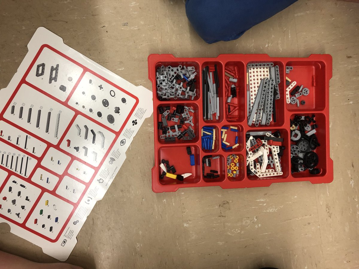 CMarshallClass's tweet photo. The beginning of Robot work, organizing and building. It’s my favourite part! #EV3Lego #whatifwefly @JRHenPS_LDSB #FFL beginners https://t.co/5m9ZpWNeS9