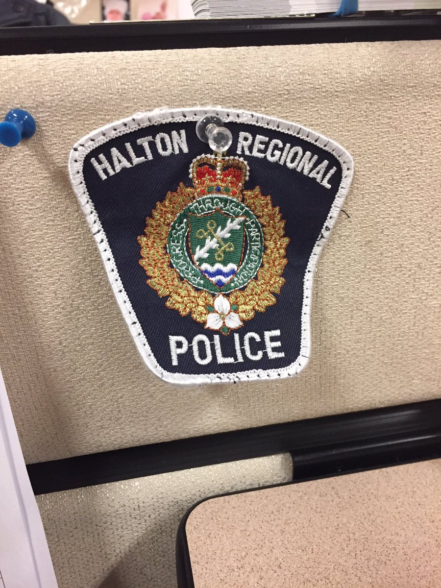 Mattbikecop's tweet photo. All I want for Christmas is to get closer to @CstTaraso9345 7884 follower total on Twitter!! Can you back me up and help an officer out? All followers by Christmas morning will have a chance to receive this “game worn” @HaltonPolice patch for their collection! https://t.co/yKic73h3TA