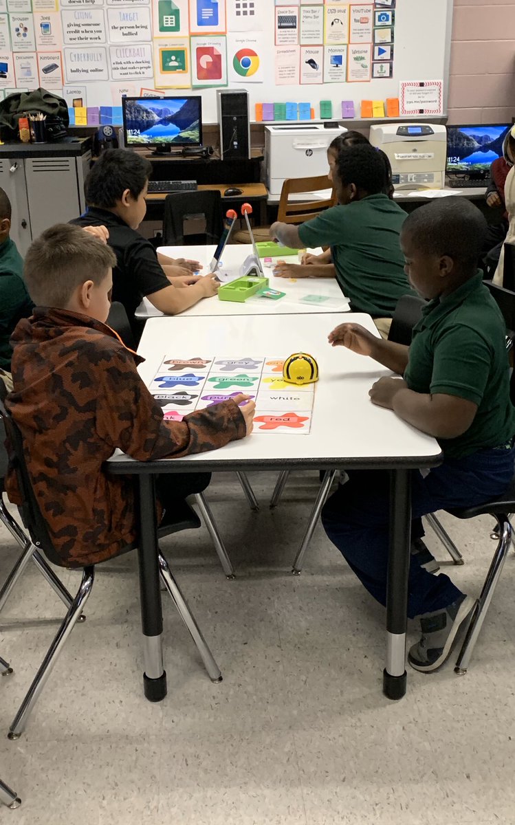 3rd graders working on how to teach a computer what to do.  <a href="/KenwoodElementa/">Kenwood Elementary</a> #JCPSCODES #HourOfCode <a href="/gotynker/">Tynker</a> <a href="/PlayOsmo/">Osmo</a> <a href="/scratch/">Scratch Team</a> <a href="/codeorg/">Code.org</a>
