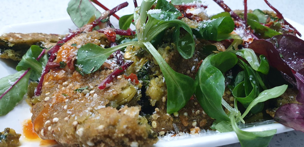 Plant mash up Spicy Vegi with broccoli, mixed herbs , hot pepper sauce, sprinkle with chilli flakes and drizzle with chilli oil and you got this master piece  

#veganfood #vegan #plantbased  #veganrecipes #eatlikegamechanger   #veganbodyandfitness  #healthy #plantbaseddiet