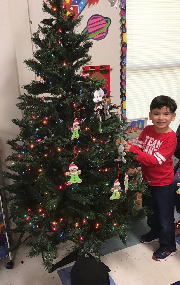 Pre-K Beginning to look like Christmas. ⁦<a href="/ZavalaElemHCISD/">Zavala Elem HCISD</a>⁩ #Hcisd