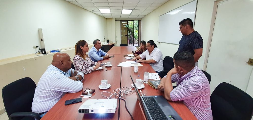 kokyaguilar27's tweet photo. Nos reunimos con @ElmerCardozacd y su equipo de trabajo haciendo las primeras evaluaciones para recuperación de un espacio con enfoque #BioSustentable
Buscaremos involucrar a más instituciones para que este proyecto piloto tenga éxito y se pueda implementar en más lugares. https://t.co/OnR6LZbJj1