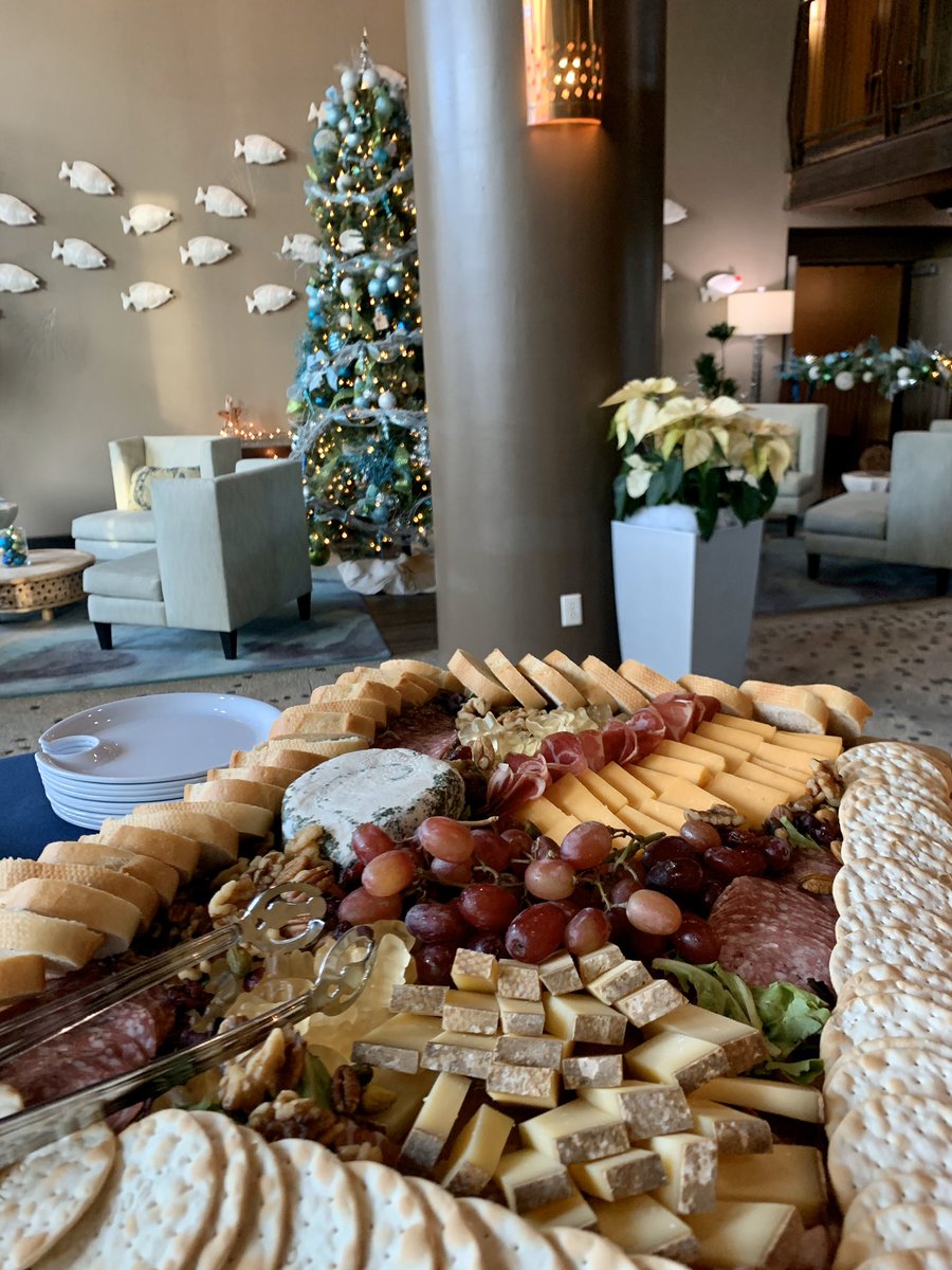 DeniseCarterPCB's tweet photo. Our Monday Member Mingle is ready to be mingled! 🍷🍷🧀🥖🍇 Our @embarcresorts members love meeting their neighbors and making new friends! Only the best will do @EmbarcSandestin!  #EmbarcEvents #MemberMingle https://t.co/we3H1Wg4cq