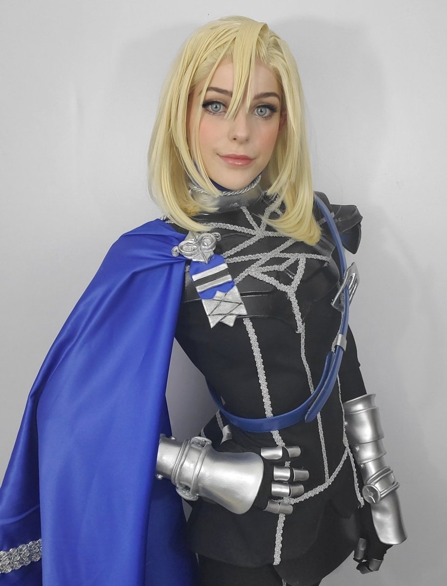 PrincessMorganB's tweet photo. Nice vs cursed cosplay photo thing

I have.......... a lot of these https://t.co/a525aivvTu