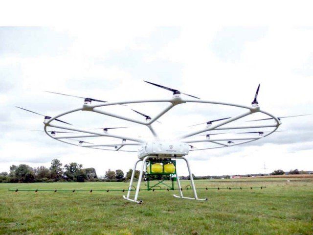 mirragin's tweet photo. The first Unmanned Aerial Vehicle (UAV) pilot Dr Shahzad Nahiyoon of Tando Jam, Sindh has encouraged the use of drone technology in agriculture for aerial pesticide spray and to control the infestation of locusts.
https://t.co/5hgNZDIbQX
#Drones #UAV #UAS #DronesForGood https://t.co/fe6J9B4RBL