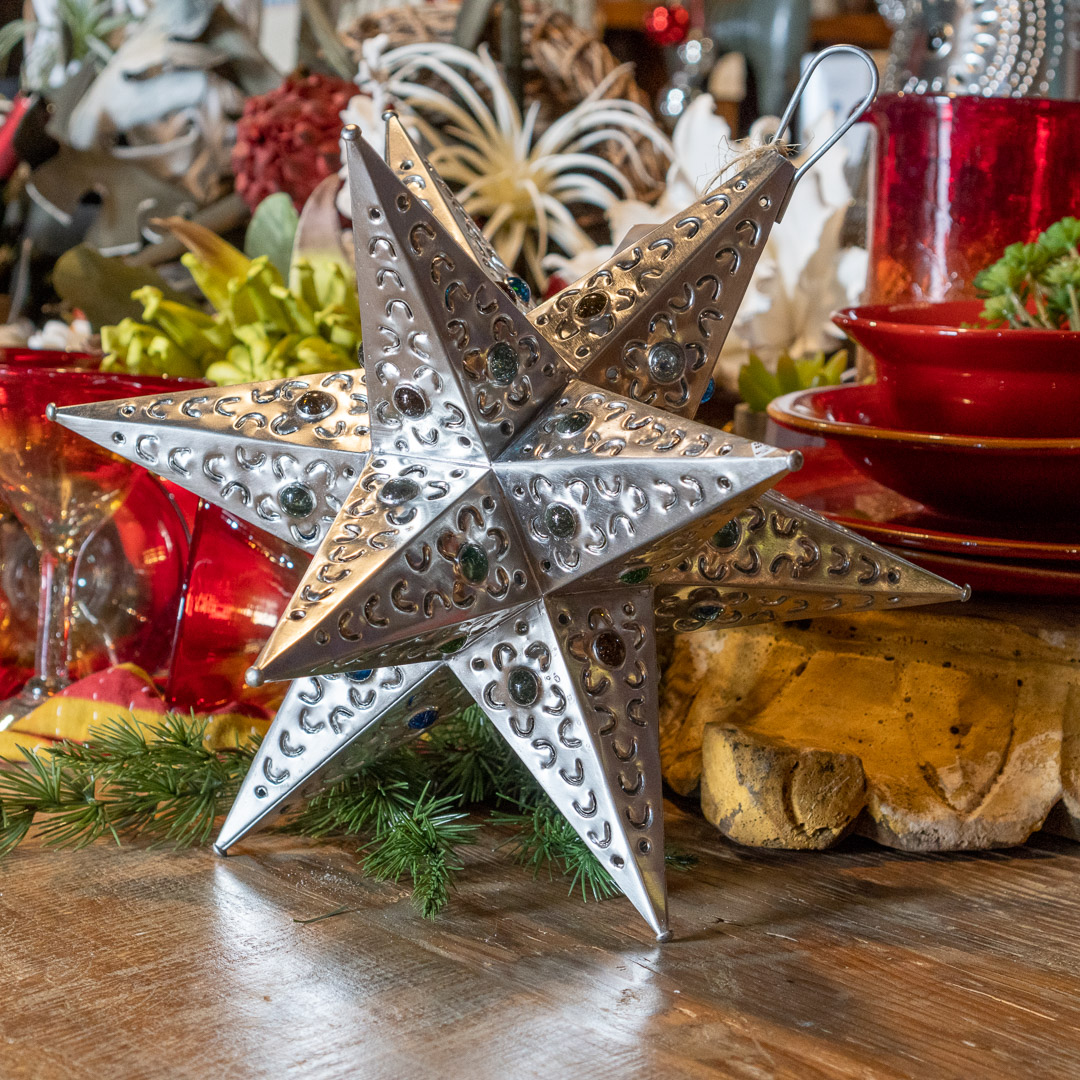 Deck the halls with shiny and bold! Our Holiday Sale is going on now. ☃️ You will find unique decorations & gifts in our store this season. Everything is 20% off (excluding clearance)! 
⁣⁣#ilovetheburg #dtsp #lovefl #sunshinecity #thingstodostpete #tampabay #stpetebeach