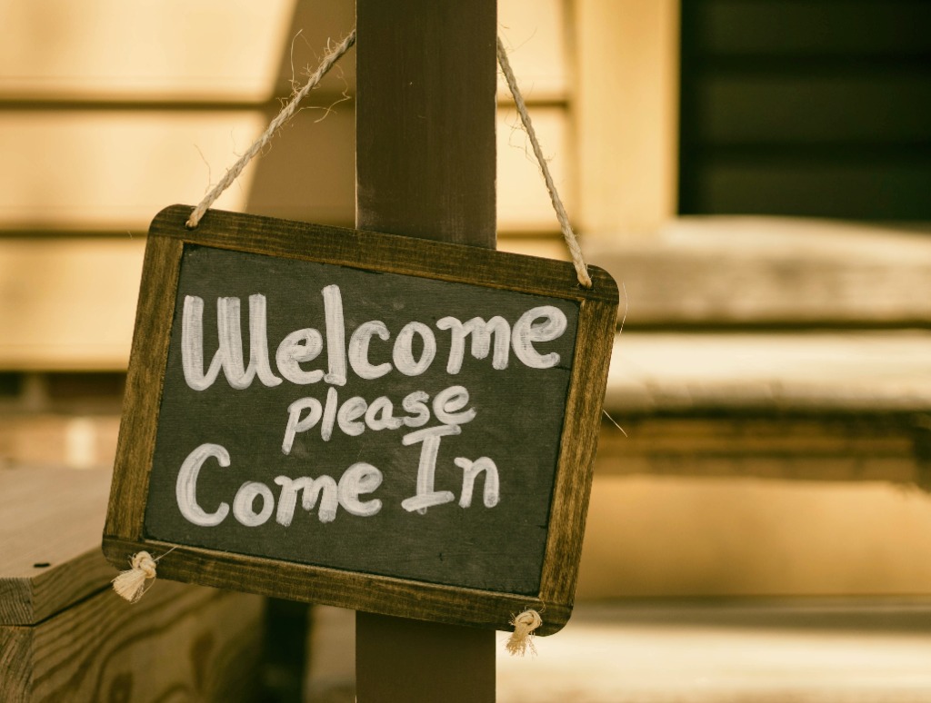 CleaningJay's tweet photo. Visitors coming over for the weekend? Too busy with work to tidy up the household? Let Big Jay's Cleaning Service take over! Lessen your stress and let them deal with the mess! Reach Big Jay through (612) 871-3083. #BigJayTakesOver #CommercialCleaning https://t.co/fo68RJ3xcd