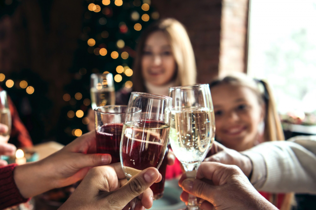 RuthsChrisBuck's tweet photo. The holiday season is in full swing! If you have guests from out of town, make a reservation for an incredible dining experience. https://t.co/gi2hvScVL4