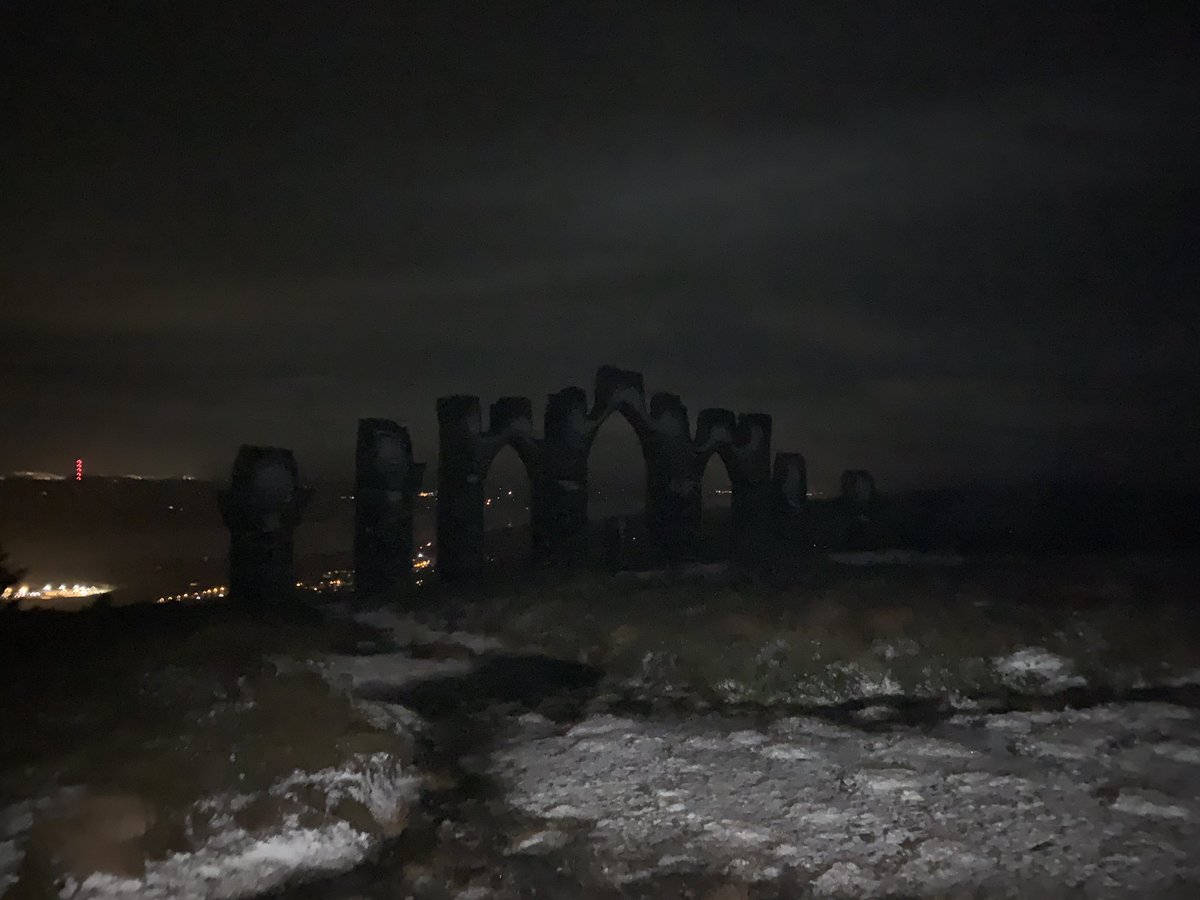 MissSinclairDHT's tweet photo. Evening stomp to #Fyrish with #MountEagle mast illuminated on the left.
Little bit of white stuff and a bit of a blow on top. @MoranneMac https://t.co/DFmEw9Bw0R