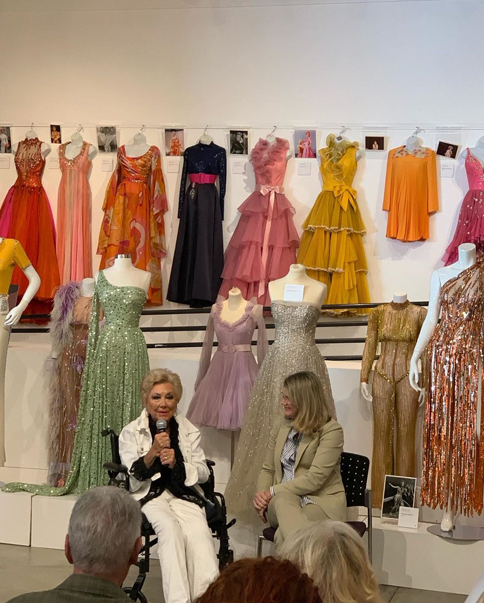 TheMitziGaynor's tweet photo. I had so much fun at Bonhams yesterday. Very special thanks to everyone who traveled in the rain to join me at the wonderful exhibit! Love ya- Mitzi 
@rustyfrank @sharonlawrence @frankdecaroshow @brendarippee @katharinekramer @jimcolucci https://t.co/F4gs6eplGW