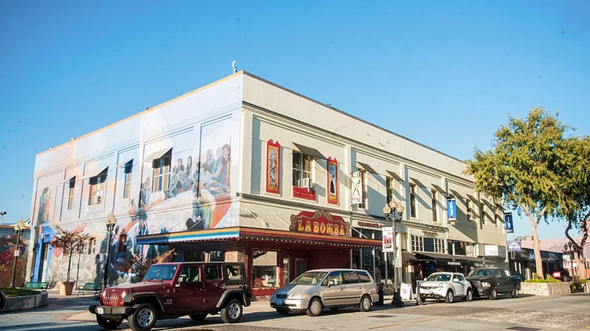 artecopartners's tweet photo. We're looking forward to giving people a chance to see our spaces. We have a unit available at the Union Building, just above @labombavintagepomona, @rookeryalehouse, @diadelospuercos, &amp; more. Reach out to us by phone or email.
☎️: (909) 437-6962
📤: laura@artecomanagement.com. https://t.co/VfYuVKxCPO