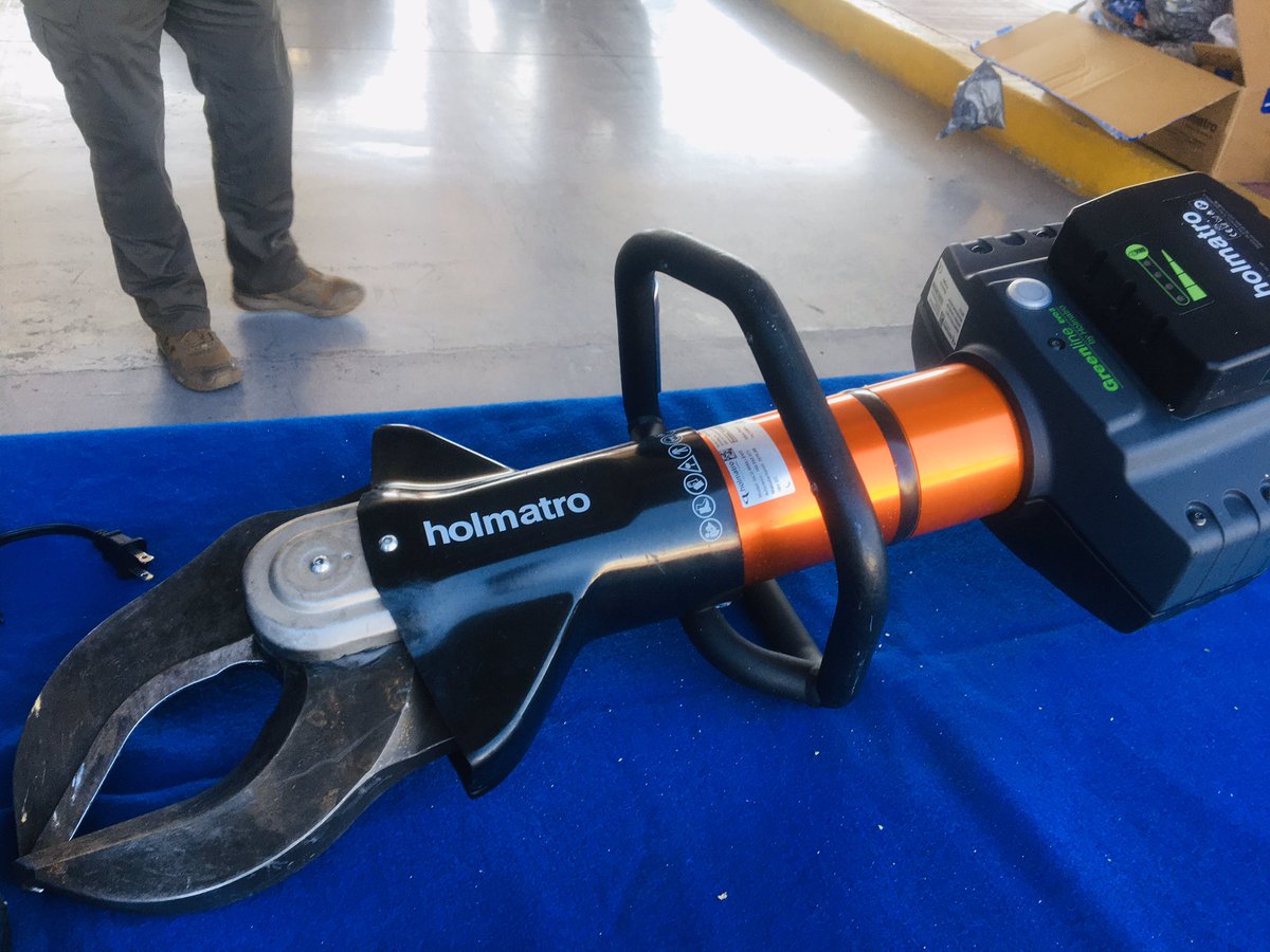 JDBConvInt64's tweet photo. El pasado 8 de Noviembre en la #64CNJB, anunciamos 
las Coporaciones beneficiadas con vehículos y herramienta hidráulica. Ahora, realizamos la entrega al Cuerpo de Bomberos Voluntarios de Nuevo Leo y Cuerpo de Bomberos de León Guanajuato. https://t.co/YAXNjG7QWd