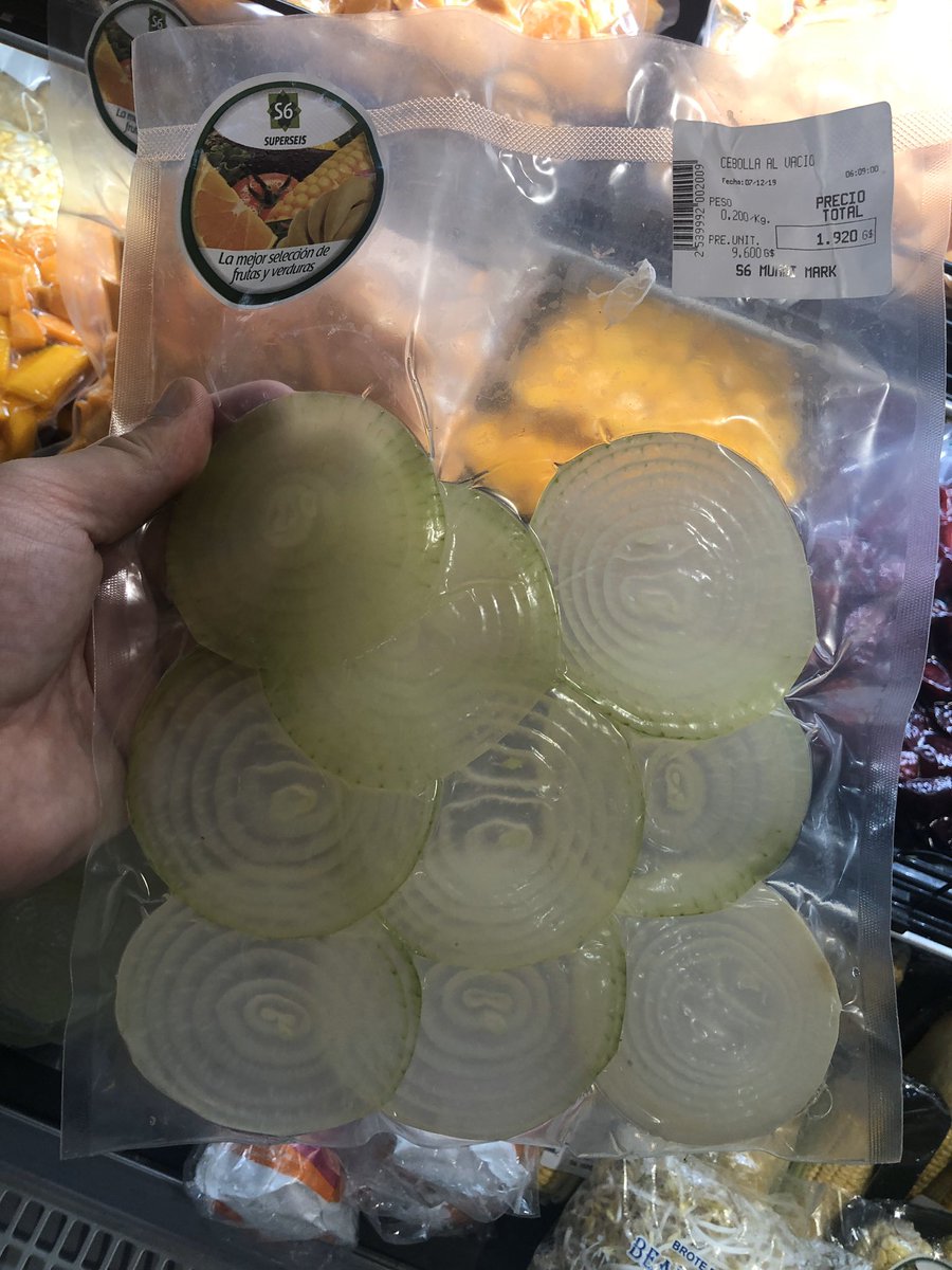 mxrbcs's tweet photo. Hey @SuperseisS, es un absoluto despropósito utilizar esta cantidad de plástico para vender 200 gramos de cebolla. Impresentable. Realmente, ¿no pueden hacer un esfuerzo en hacer más sustentable su operación? https://t.co/vlz5cHm8Ub