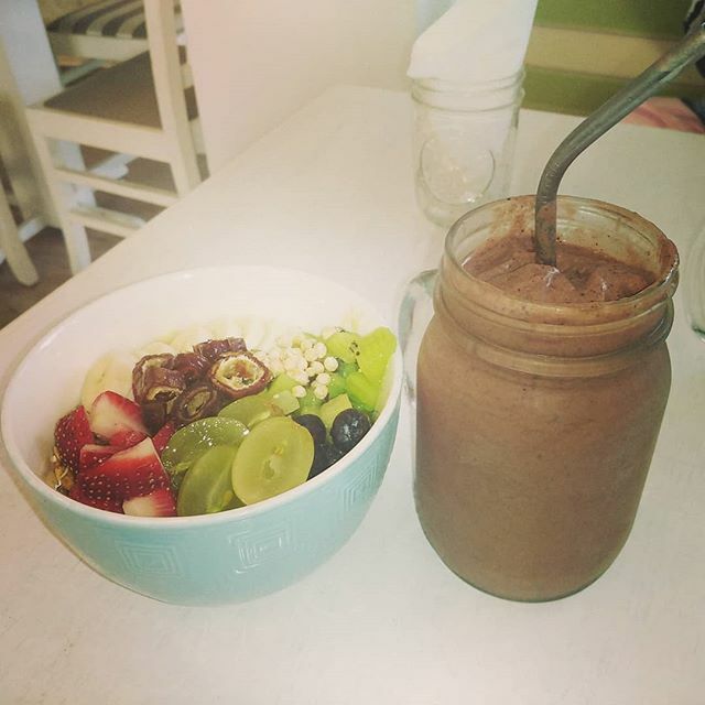 janemyselfandi's tweet photo. Finally found an acái bowl to write home aka @nourishjuicebarhtx about! I I miss the way you guys make me feel. #houston #cancun #healthyfood https://t.co/CICPLQGjuh https://t.co/0OnLIXflod
