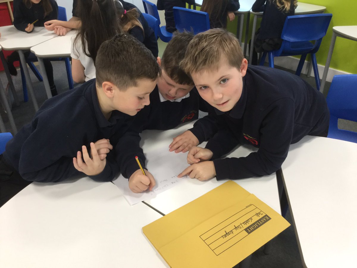 ysgolyddraig's tweet photo. #digidragons/#ecadets formulate key questions for our @lleisiaubach research project. Also testing the use of technology to gather responses and identify trends #yyddcf #dcf #ethicalinformedcitizens #wellbeing #pupilvoice1920 https://t.co/r78rbDFSHm