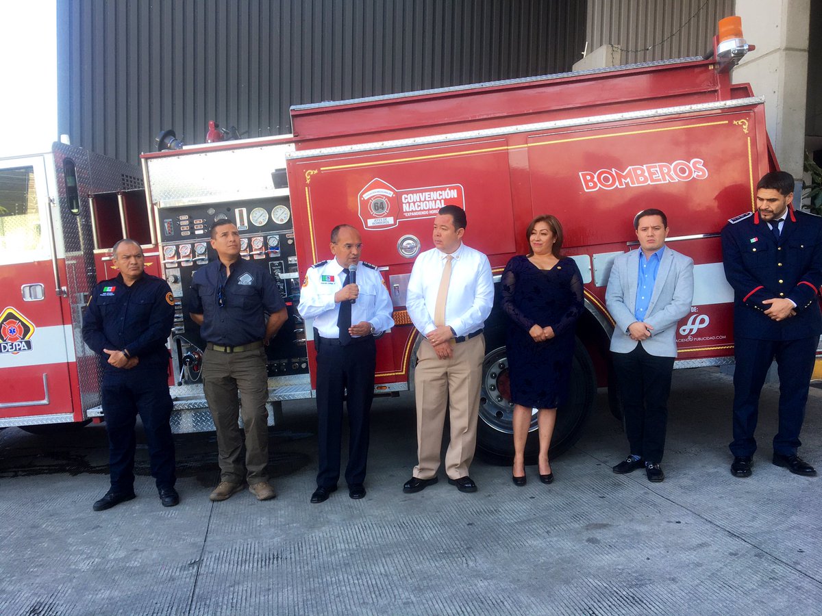 JDBConvInt64's tweet photo. El Cmte. José Luis Carpio, director de H. Cuerpo de Bomberos de León Guanajuato, agradece la hospitabilidad recibida en la pasada CNJB64. Ellos, llevarán a su municipio la herramienta hidráulica de rescate. https://t.co/jMUJcqK3lB