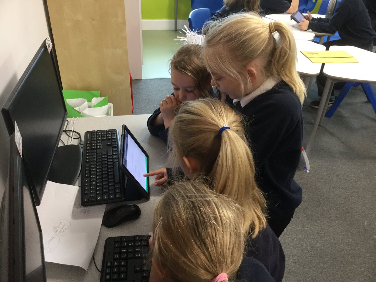 ysgolyddraig's tweet photo. #digidragons/#ecadets formulate key questions for our @lleisiaubach research project. Also testing the use of technology to gather responses and identify trends #yyddcf #dcf #ethicalinformedcitizens #wellbeing #pupilvoice1920 https://t.co/r78rbDFSHm