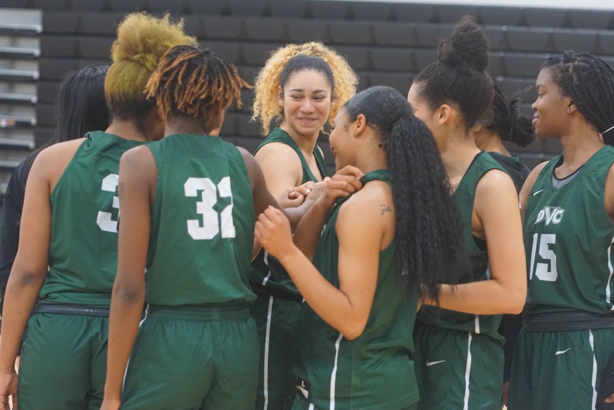 gemsinthegym's tweet photo. As we try to find our standard of consistency, we are embracing the teaching & development of our @DVC_Athletics hoop family.
#RunDVC #gemsinthegym https://t.co/R3suQIPC06
