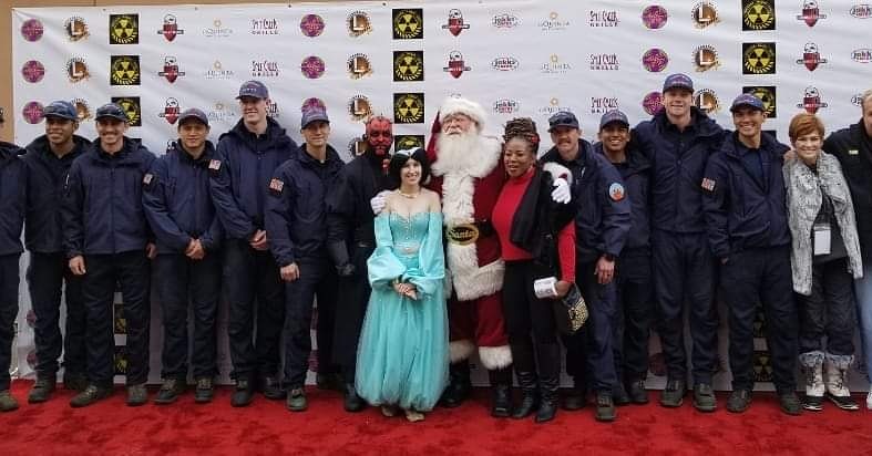 ThePeaceFund's tweet photo. RT combatradio: On deck with #Emmy winner carolynhennesy, The #FireDepartment (#Camp9), #SantaClaus, modernmom101 #DarthMaul, Zee Rose & Greg Amsler at the #CombatRadio/#SaltCreekGrille #Christmas event for social services. Highlights coming to … https://t.co/cfdcOuXLR5