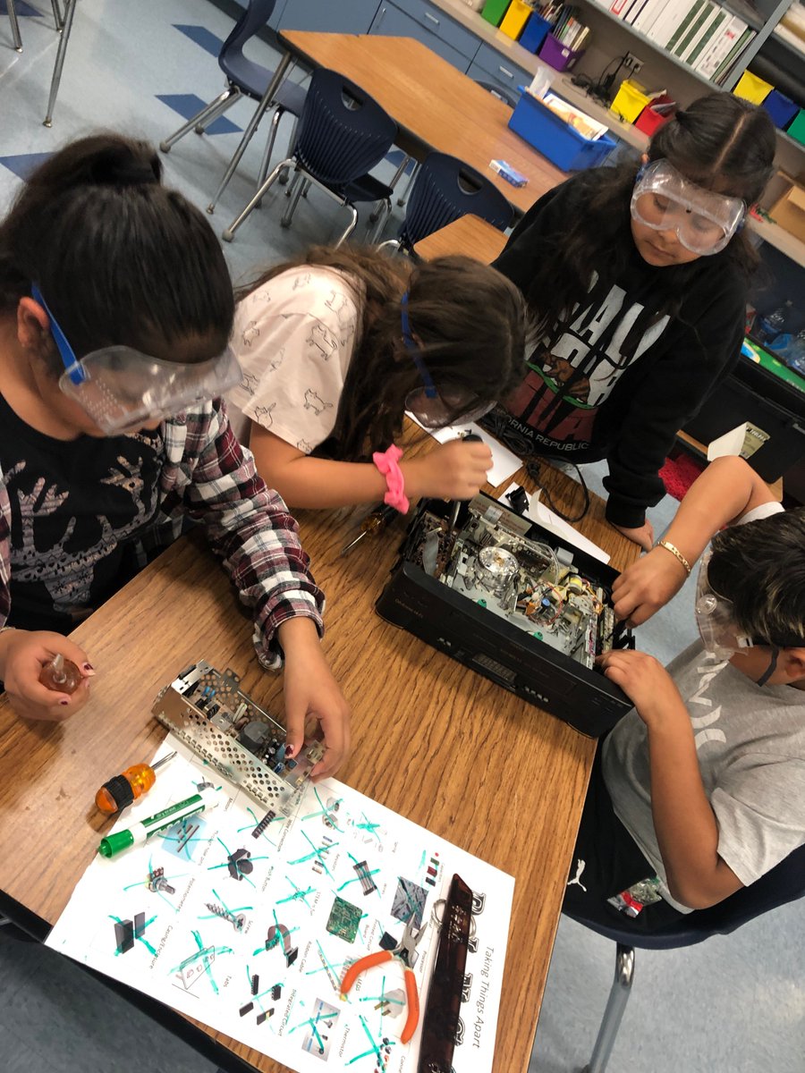MarinaWestShark's tweet photo. A wonderful learning experience for our Ss! Thank you, @NASAJPL @NASAJPL_Edu ! @OxnardSD @TheSTEMDude https://t.co/I8n9lUdAat