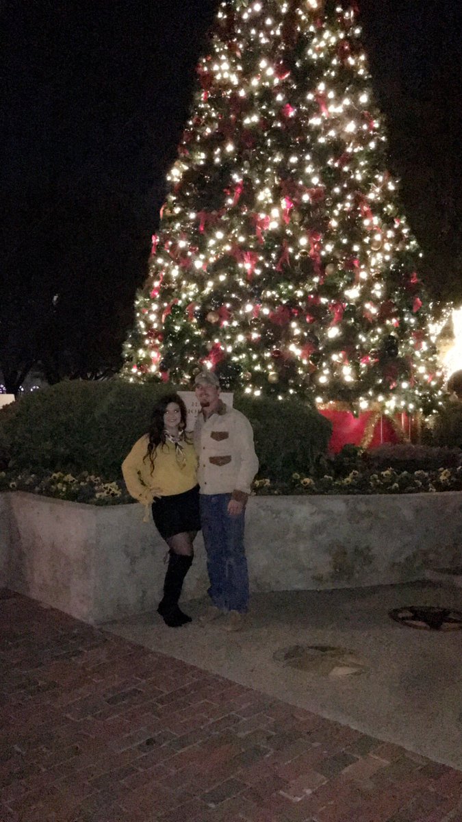 PaytonBowden's tweet photo. Good friends = crazy stories💛 https://t.co/rOLbAeESED