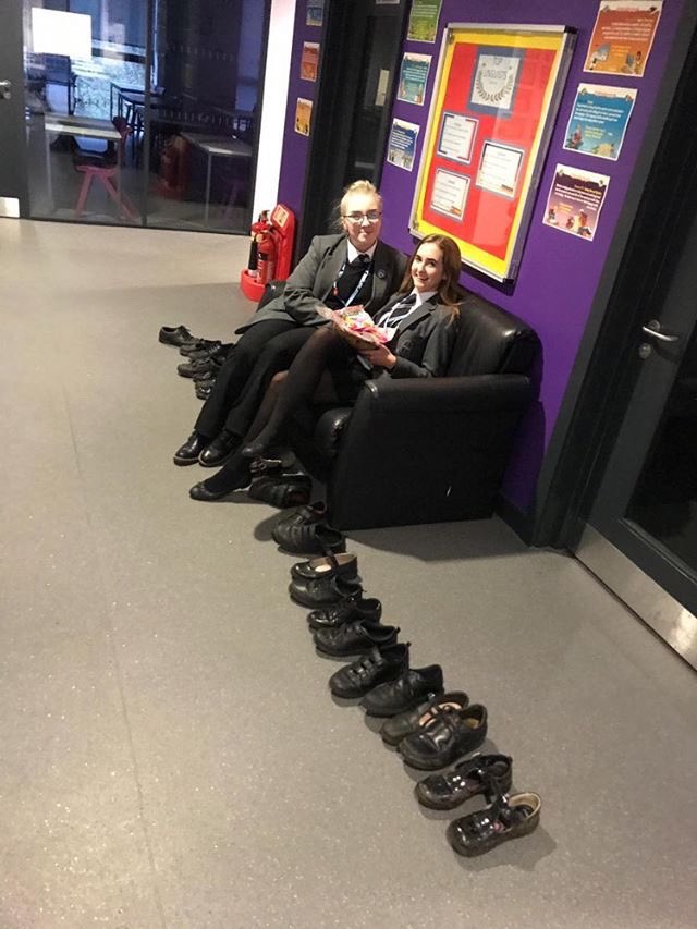 StHildasMFL's tweet image. More Nikolaus antics! 7BB put their shoes out and found them filled with goodies, courtesy of Nikolaus’ helpers, Holly and Grace 😀🇩🇪🍬🍫 #Nikolaustag #Germanisfun