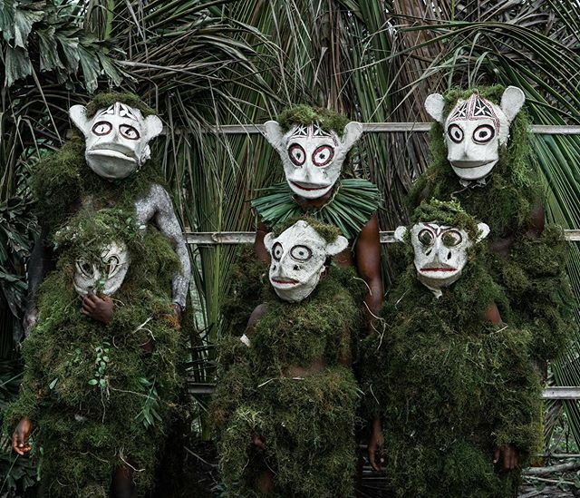 tommyc_53's tweet photo. How epic is this teddy bear looking tribe!! Can confirm I wouldn’t even bother trying to play hide and seek with these guys in the jungle. I’d blink once and they’d become invisible 👀😂
.
The Fire Dance Festival in Papua New Guinea is now open to the … https://t.co/SsklP11sl5 https://t.co/ctaZ26UW3w