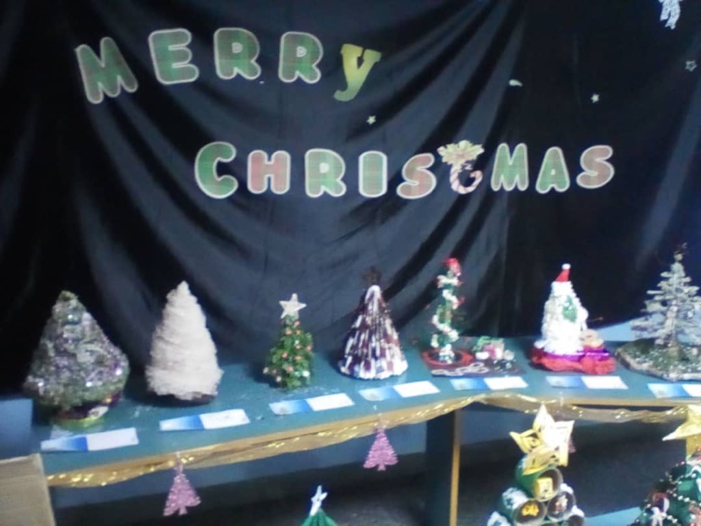 cvadelcentro's tweet photo. Christmas 🎅🏻is here! Aquí está nuestra exhibición de arbolitos de navidad🌲que compiten en el 4th. Christmas Tree Contest.
Suerte a todos los participantes.
Good 👍 Luck!
#cvadelcentro #passionforenglish #makeyourdreamshappen #thebestisyettocome #christmastreecontest https://t.co/zq4q8mT75m