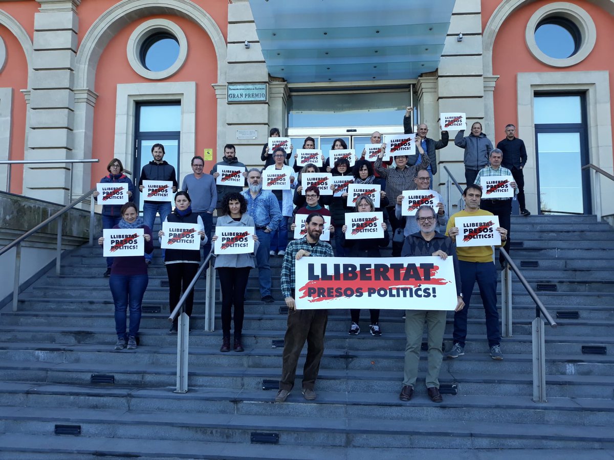 ADIC_ICGC's tweet photo. Persistència
#llibertatpresespolítiques
#llibertatexiliades
#FreeRull https://t.co/zBHp2SlFfv